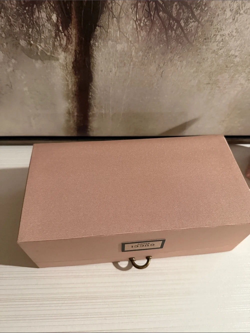 Gucci Beauty pink jewelry and makeup vanity case with a floral-lined interior. - Picture 8 of 15
